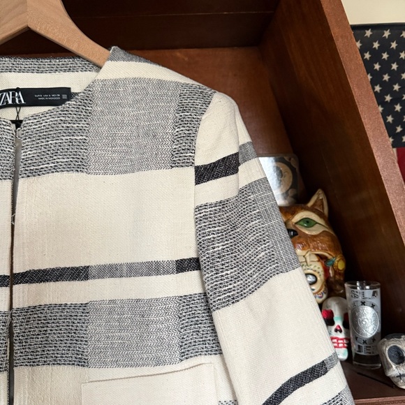 Zara Jackets & Blazers - Zara - Cream and Black Striped Crop Jacket - size small